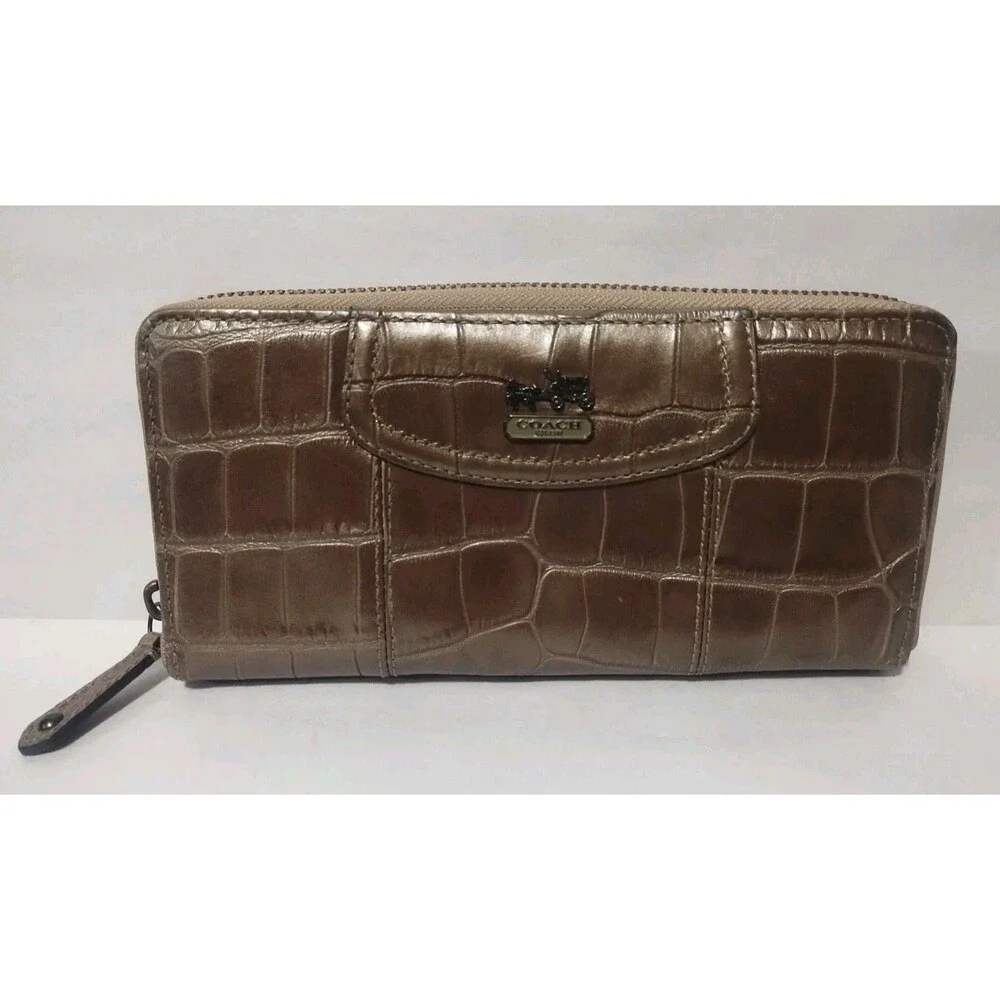 COACH Accordion Madison Authentic Wallet Zipper Closure Brown